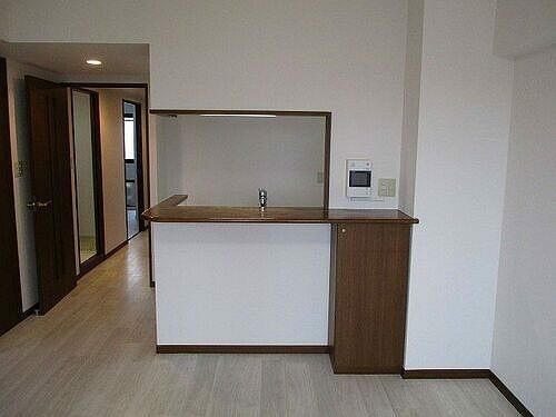 ��ʌ������s�h���Q���ڂ̃}���V�����̋��ԁE���r���O