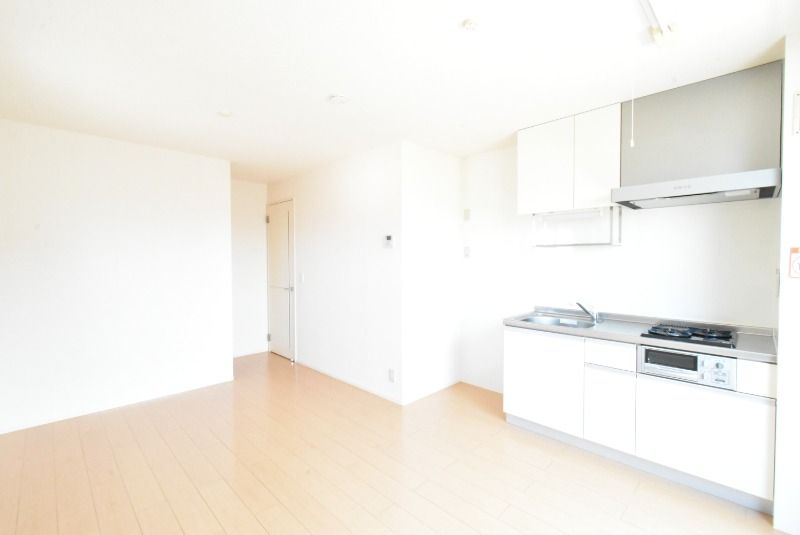 ��ʌ������s�ٓV�S���ڂ̃A�p�[�g�̋��ԁE���r���O