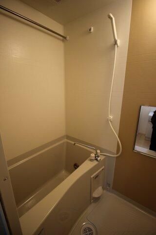 ��ʌ��������܎s��{��x�̓����P���ڂ̃A�p�[�g�̃o�X