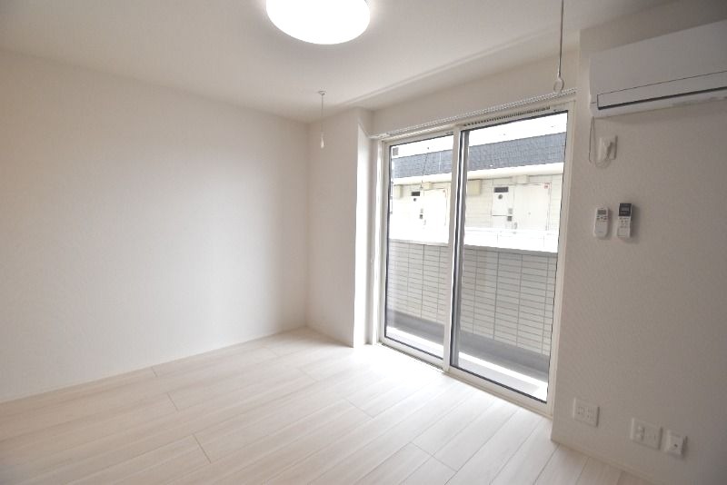 ��ʌ��������܎s�Y�a��j���J�Q���ڂ̃A�p�[�g�̋����E���r���O