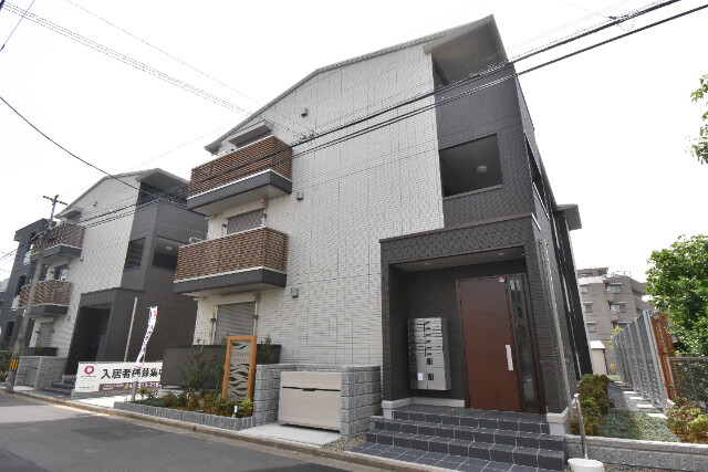 ��ʌ��������܎s�Y�a��j���J�Q���ڂ̃A�p�[�g�̃G���g�����X