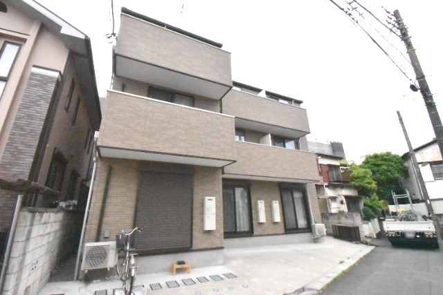 ��ʌ�����s�厚�V��h�̃A�p�[�g�̌����O��