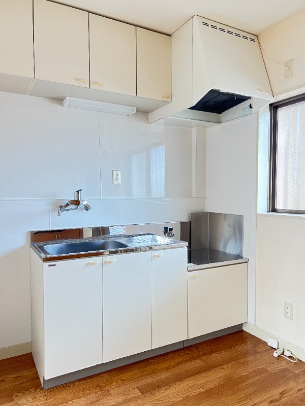 ��ʌ�����s������R���ڂ̃A�p�[�g�̃L�b�`��