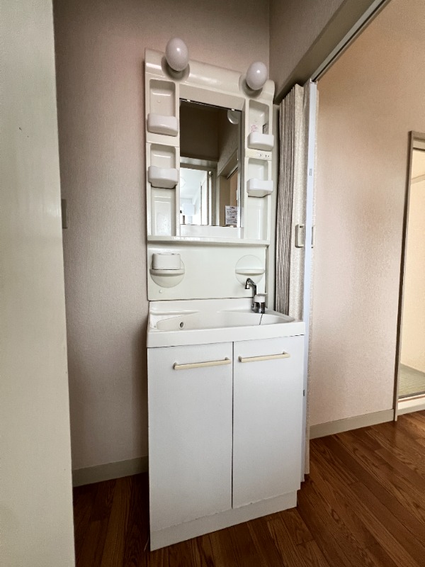 ��ʌ�����s������R���ڂ̃A�p�[�g�̐��ʏ�