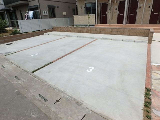 ��ʌ��������܎s�k��{�����Q���ڂ̃A�p�[�g�̒��ԏ�