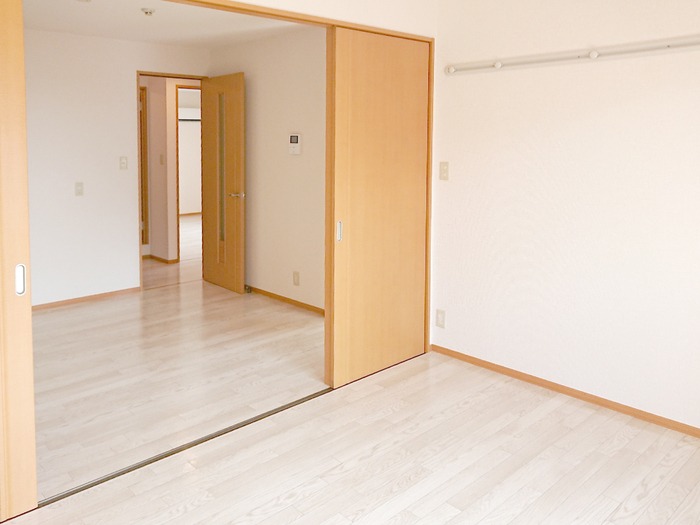 ��ʌ��������܎s���厚��J���̃A�p�[�g�̋��ԁE���r���O