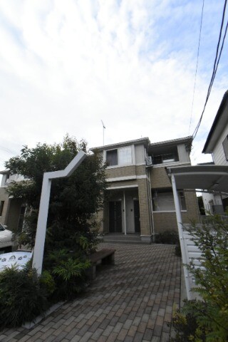 ��ʌ��@�c�s�������̃A�p�[�g�̃G���g�����X