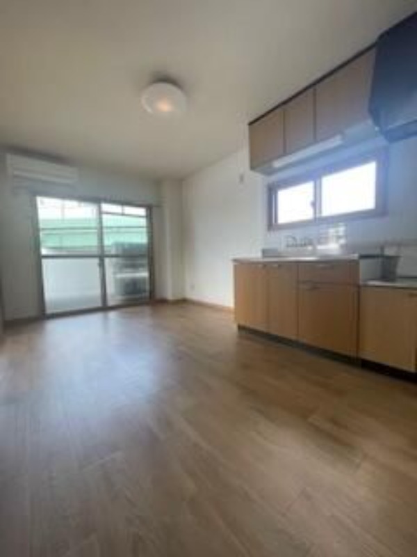 ��ʌ��������܎s�k�擌�听���Q���ڂ̃A�p�[�g�̋��ԁE���r���O