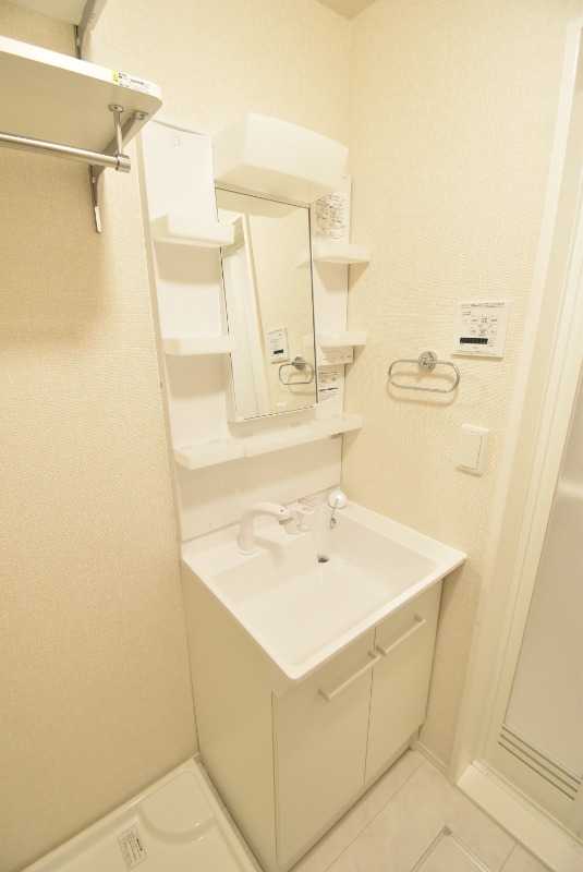 ��ʌ��������܎s�k����i���Q���ڂ̃A�p�[�g�̐��ʏ�