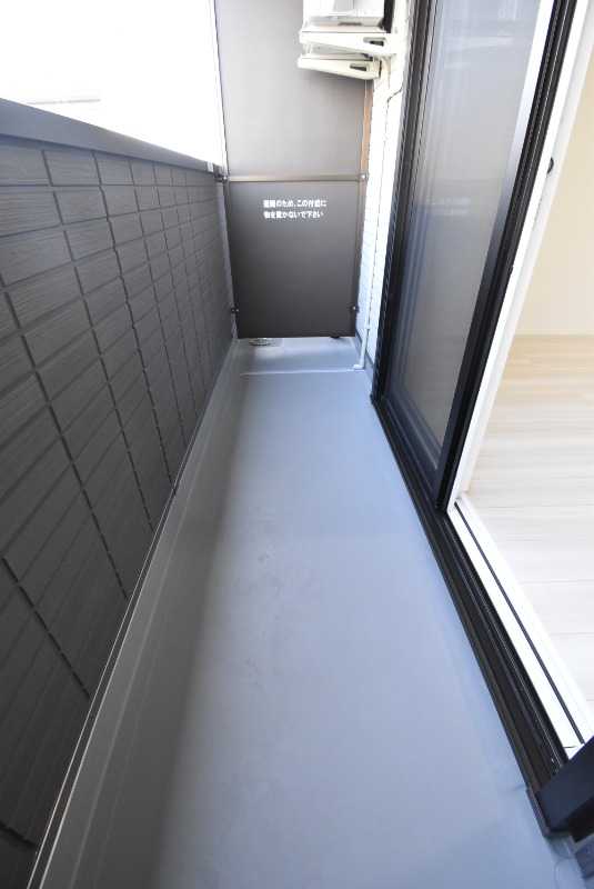 ��ʌ��������܎s�k����i���Q���ڂ̃A�p�[�g�̃o���R�j�[