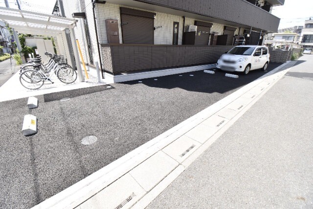 ��ʌ��������܎s�k����i���Q���ڂ̃A�p�[�g�̒��ԏ�