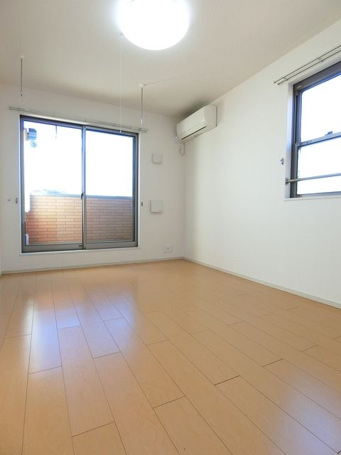 ��ʌ�����s�ܔԒ��̃A�p�[�g�̂��̑������E�X�y�[�X