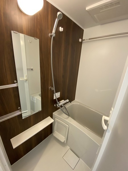 ��ʌ�����s�����Q���ڂ̃A�p�[�g�̃o�X