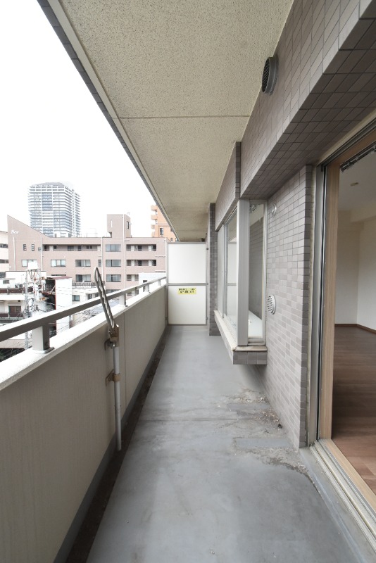 ��ʌ������s�h���R���ڂ̃}���V�����̃o���R�j�[