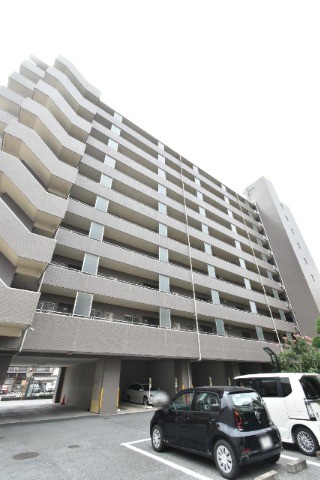 ��ʌ������s�h���R���ڂ̃}���V�����̌����O��