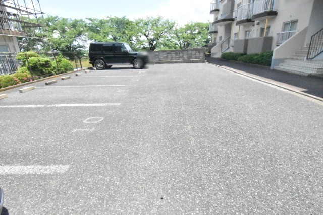 ��ʌ��������܎s�΋擌�Y�a�U���ڂ̃}���V�����̒��ԏ�