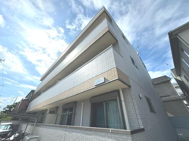 ��ʌ��z�J�s�o�˒��̃}���V�����̌����O��