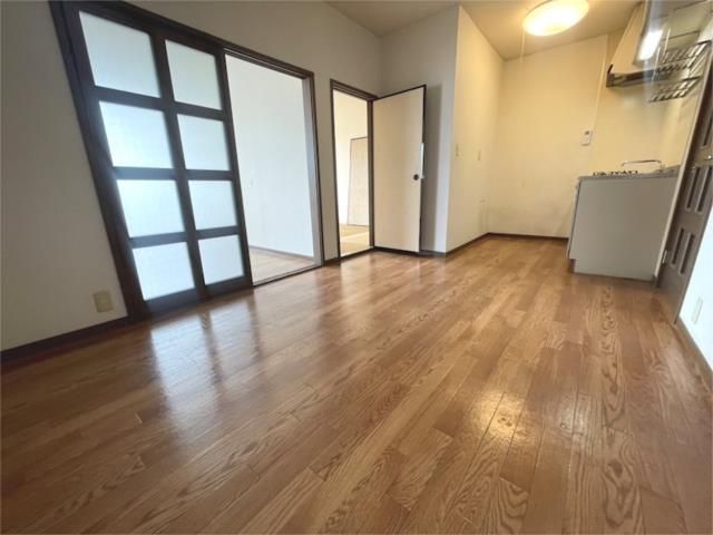 ��ʌ��z�J�s�ԓc�S���ڂ̃A�p�[�g�̋��ԁE���r���O