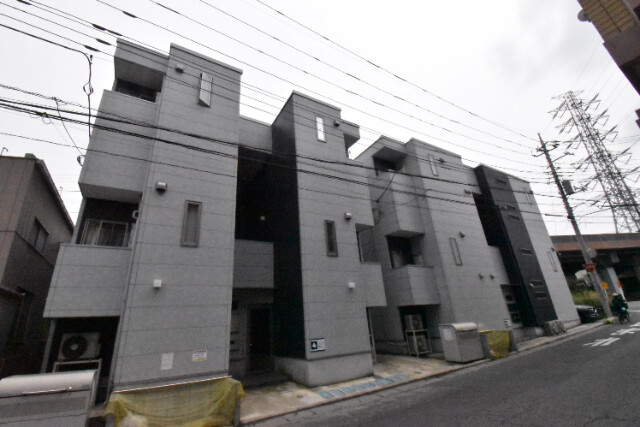 ��ʌ�����s���ԂP���ڂ̃A�p�[�g�̌����O��