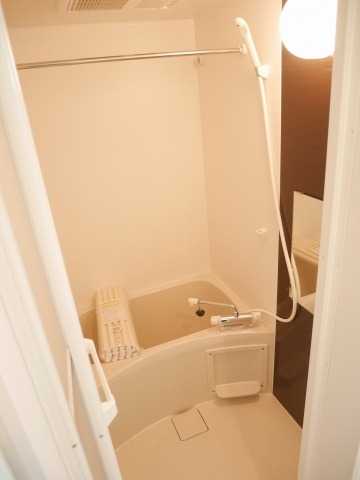 ��ʌ�����s���ԂP���ڂ̃A�p�[�g�̃o�X