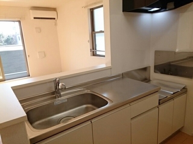 ��ʌ��������܎s������厚�쒆��̃A�p�[�g�̃L�b�`��