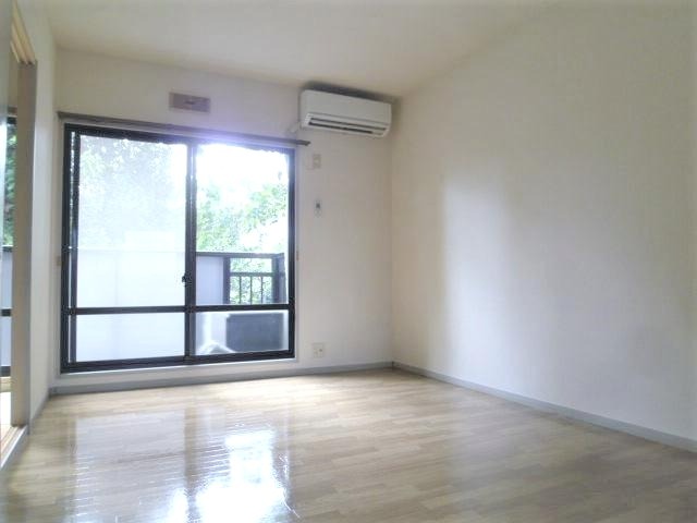 ��ʌ�����s���ԂP���ڂ̃A�p�[�g�̋��ԁE���r���O