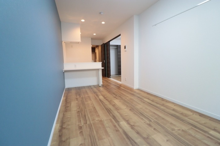 ��ʌ�����s�΋u�Q���ڂ̃A�p�[�g�̋��ԁE���r���O