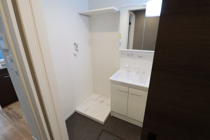 ��ʌ�����s�΋u�Q���ڂ̃A�p�[�g�̐��ʏ�