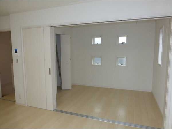 ��ʌ��������܎s�΋�厚���̃A�p�[�g�̋��ԁE���r���O