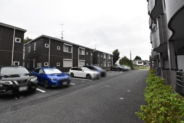 ��ʌ�����s�厚������̃}���V�����̒��ԏ�