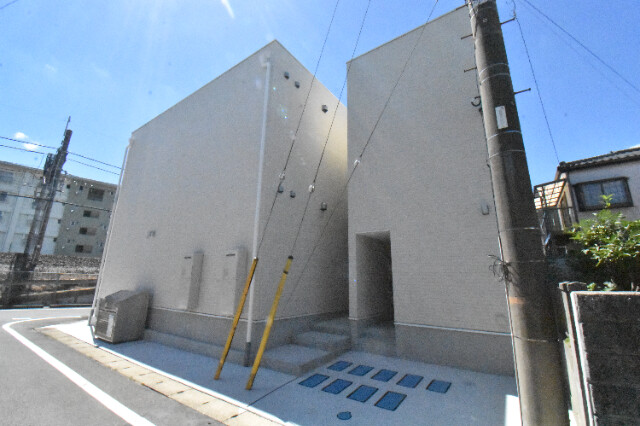 ��ʌ��������܎s��΋擌��΂R����3-2�̃A�p�[�g�̌����O��