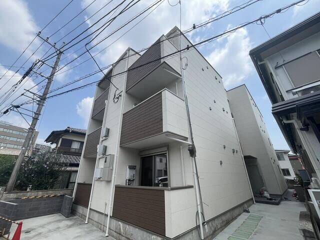 ��ʌ��������܎s�k����i���Q���ڂ̃A�p�[�g�̌����O��