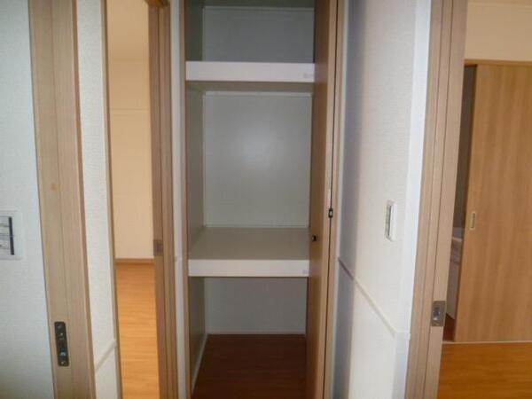 ��ʌ�����s�厚���̃A�p�[�g�̂��̑��ݔ�