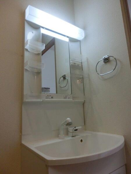 ��ʌ�����s�厚���̃A�p�[�g�̐��ʏ�