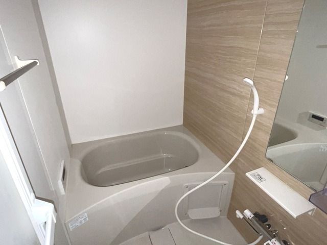 ��ʌ��k�����S�ɓޒ������j�Q���ڂ̃A�p�[�g�̃o�X