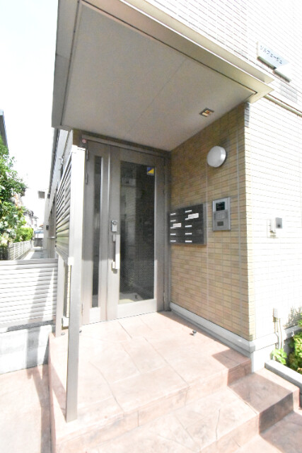 ��ʌ������s�������̃A�p�[�g�̃G���g�����X