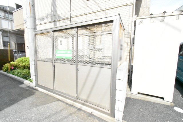 ��ʌ������s�������̃A�p�[�g�̂��̑�