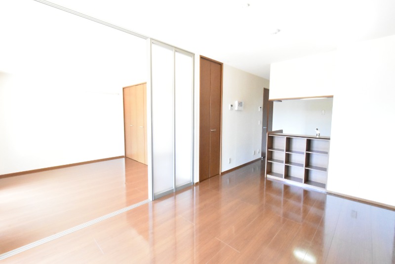 ��ʌ������s���U���ڂ̃A�p�[�g�̋��ԁE���r���O