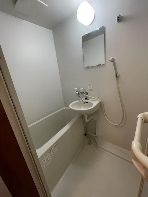 ��ʌ��������܎s��{��O���P���ڂ̃A�p�[�g�̃o�X