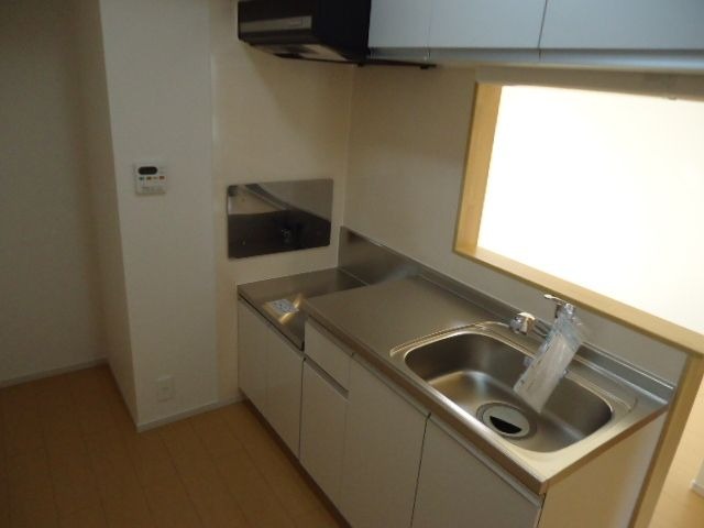 ��ʌ��k�����S�ɓޒ����h��S���ڂ̃A�p�[�g�̃L�b�`��