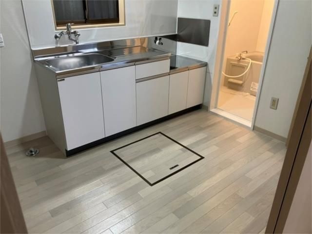 ��ʌ������s�������̃A�p�[�g�̃L�b�`��