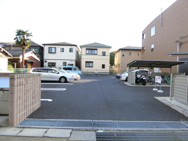 ��ʌ��������܎s�����擌��{�V���ڂ̃A�p�[�g�̒��ԏ�