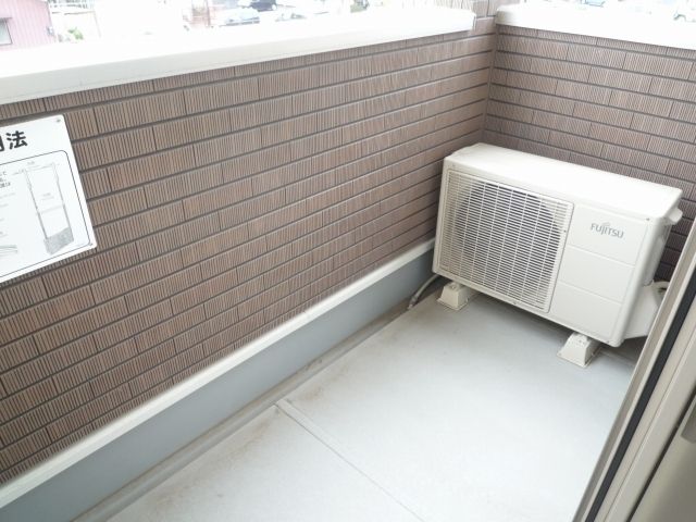 ��ʌ��k�����S�ɓޒ����P���ڂ̃A�p�[�g�̃o���R�j�[