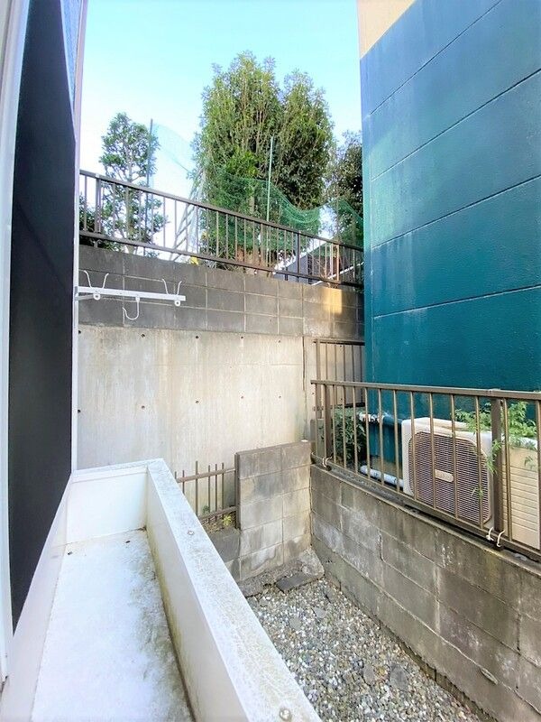 ��ʌ��������܎s�΋擌�Y�a�V���ڂ̃A�p�[�g�̃o���R�j�[