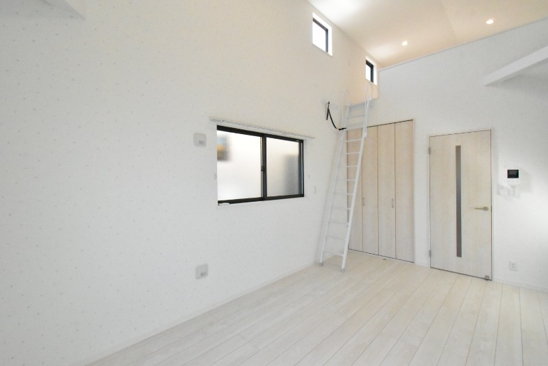 ��ʌ�����s���ԂP���ڂ̃A�p�[�g�̋��ԁE���r���O