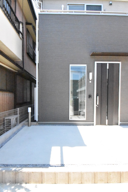 ��ʌ�����s�˒˓��R���ڂ̃A�p�[�g�̃G���g�����X