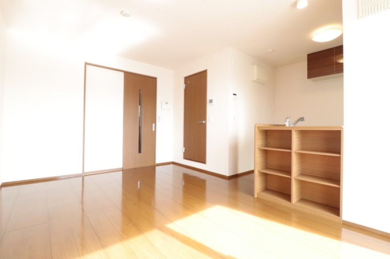 ��ʌ��z�J�s���C�N�^�E���V���ڂ̃A�p�[�g�̋��ԁE���r���O