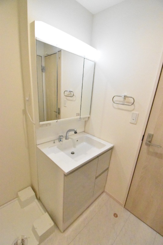 ��ʌ�����s�˒˓��R���ڂ̃A�p�[�g�̐��ʏ�