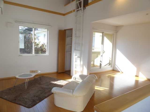 ��ʌ��������܎s��{��㏬���̃e���X�n�E�X�̋��ԁE���r���O