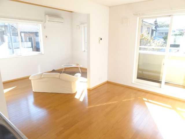 ��ʌ��������܎s��{��㏬���̃e���X�n�E�X�̋��ԁE���r���O